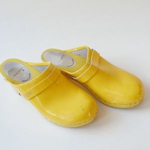 Maguba Bright Yellow Patent Leather Summer Clogs